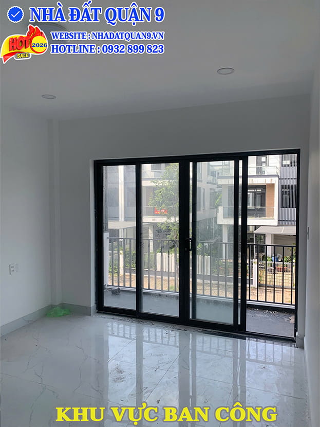 Ban công nhà phố Ba Son hoàn thiện The Collectors'