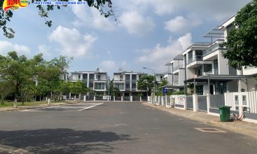 Nhà vườn Ba Son đối diện công viên